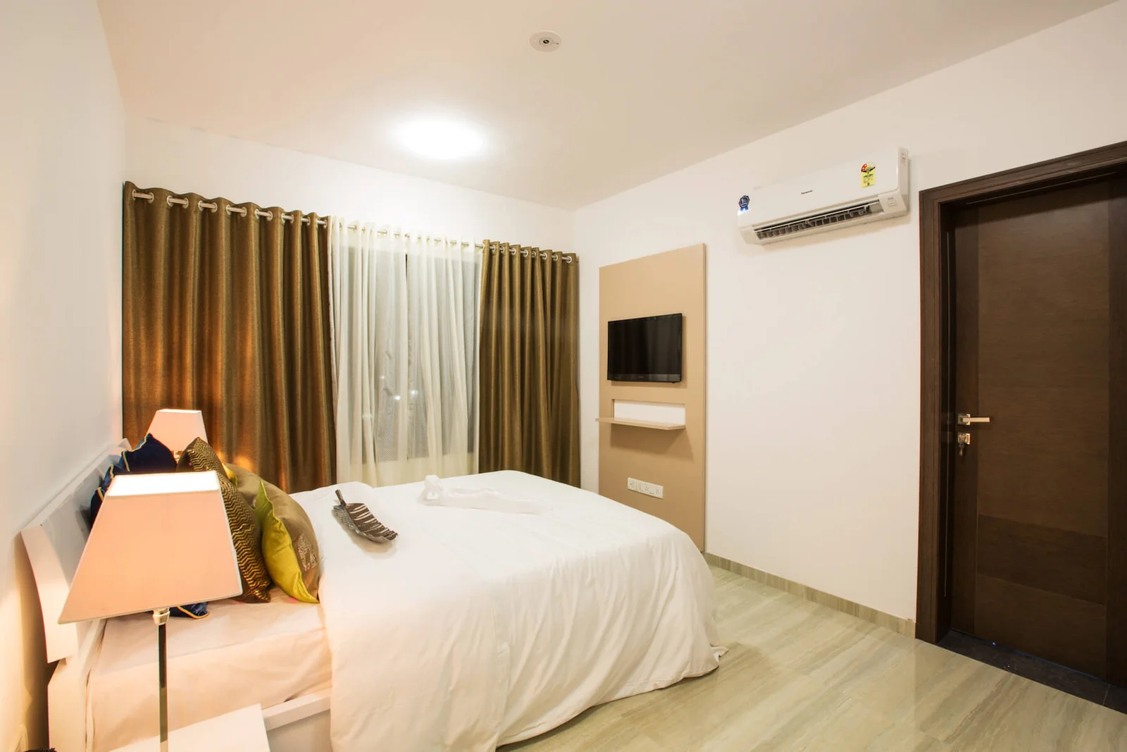 Lalani Grandeur — All Photos 16